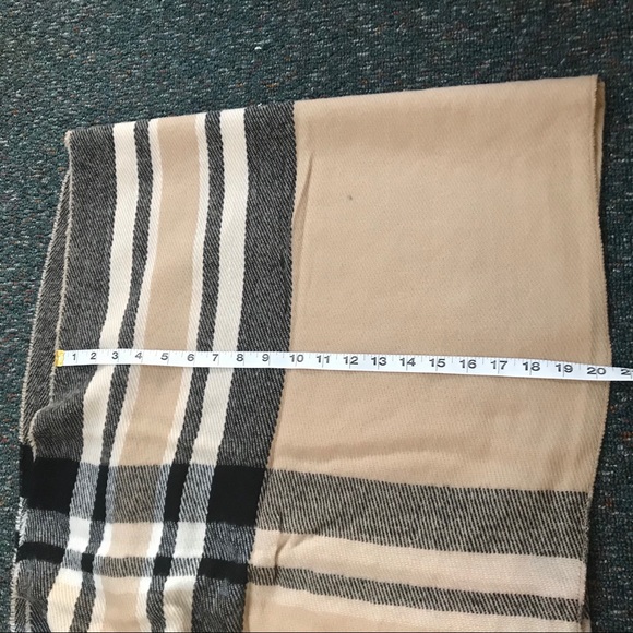 NWT Plaid Fringe Ruana Wrap Scarf Beige Black - Picture 6 of 7